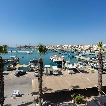 The Shipwright's Couette-café Marsaxlokk
