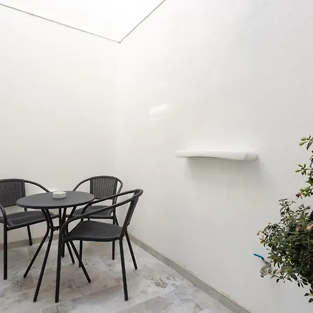 The Shipwright's Couette-café Marsaxlokk